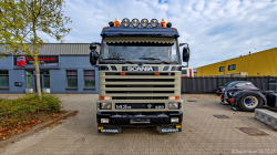 20251019-Tom-Holding-00556